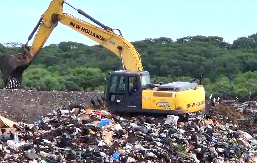 El vertedero de Las Tablas recibe, de manera semanal, los desechos provenientes del distrito de Macaracas tras el cierre de su antiguo vertedero. Foto. Thays Domínguez
