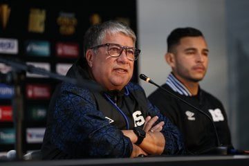 Hernán  'El Bolillo' Gómez, técnico de El Salvador. Foto: EFE