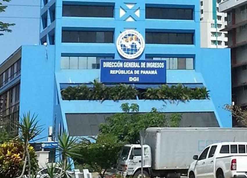 Se trata de cuatro ex funcionarios y dos particulares.