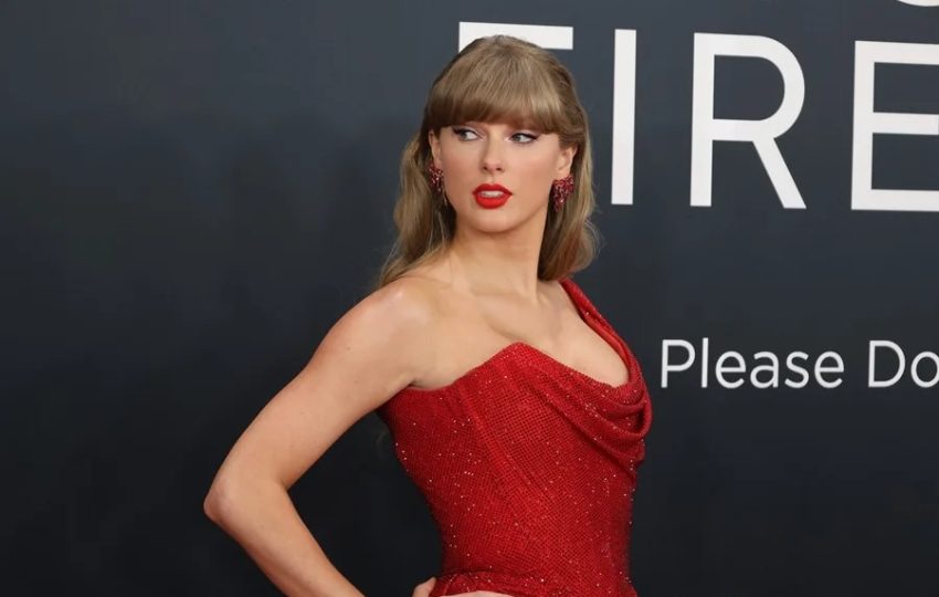 Taylor Swift en la alfombra roja de la 67 ceremonia anual de los Grammy. Foto EFE / Octavio Guzmán