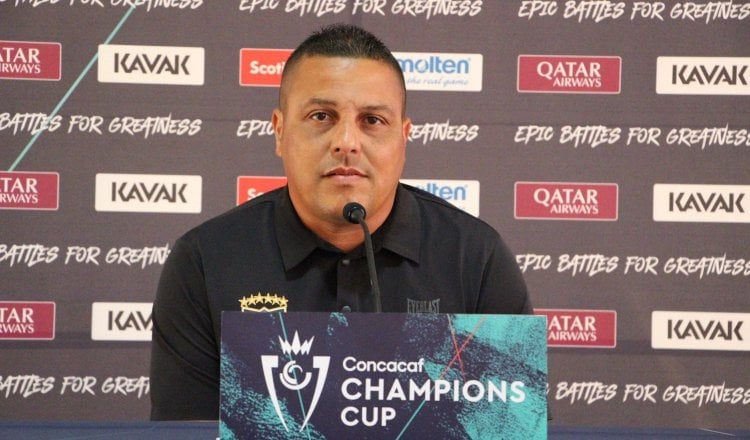 Franklin Narváez dejó el banquillo del CAI. Foto: FPF