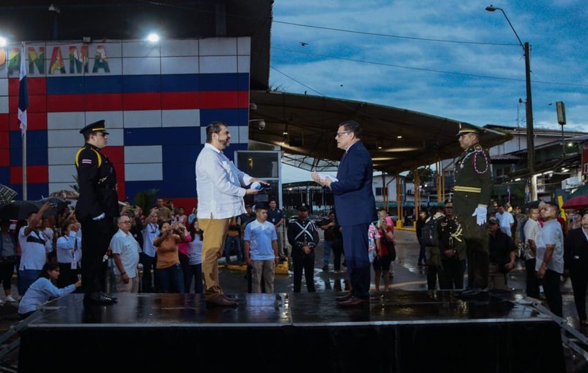 Ceremonia de intercambio de bandera entre Panamá y Costa Rica. Foto: Cortesía