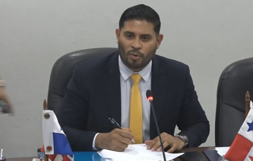 El diputado independiente Jhonathan Vega.