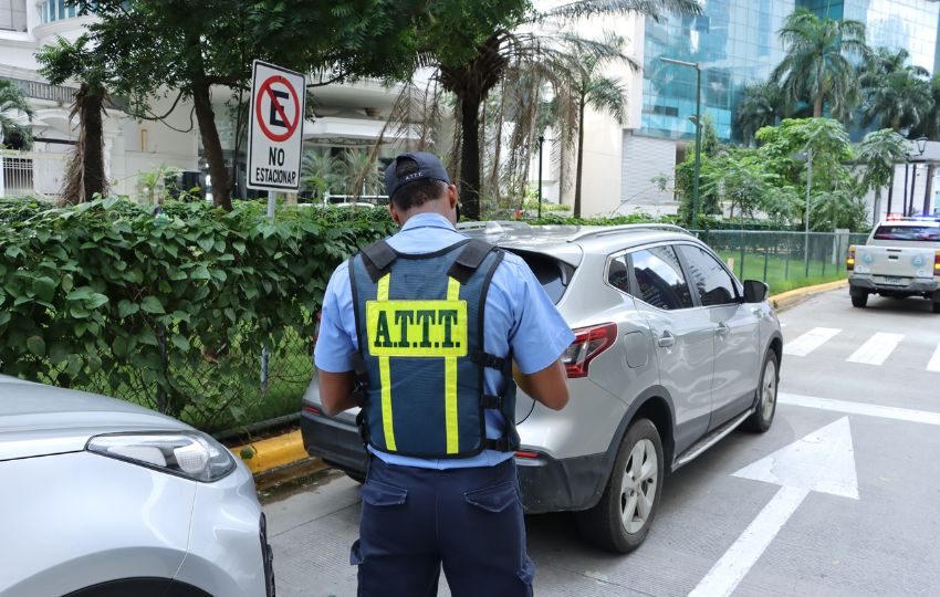 La ATTT hizo un llamado a los conductores a estacionar de manera responsable. Foto: Cortesía