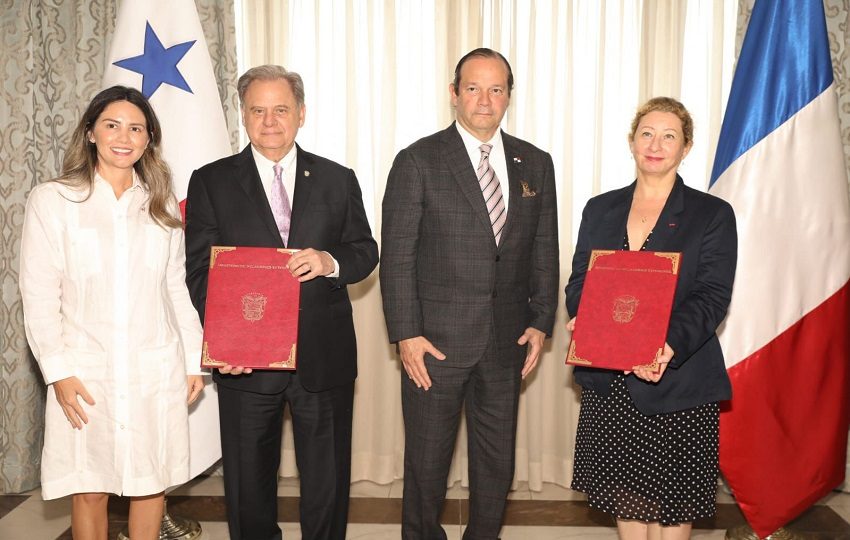Ceremonia de firma de la declaración de intención. Foto: Cortesía