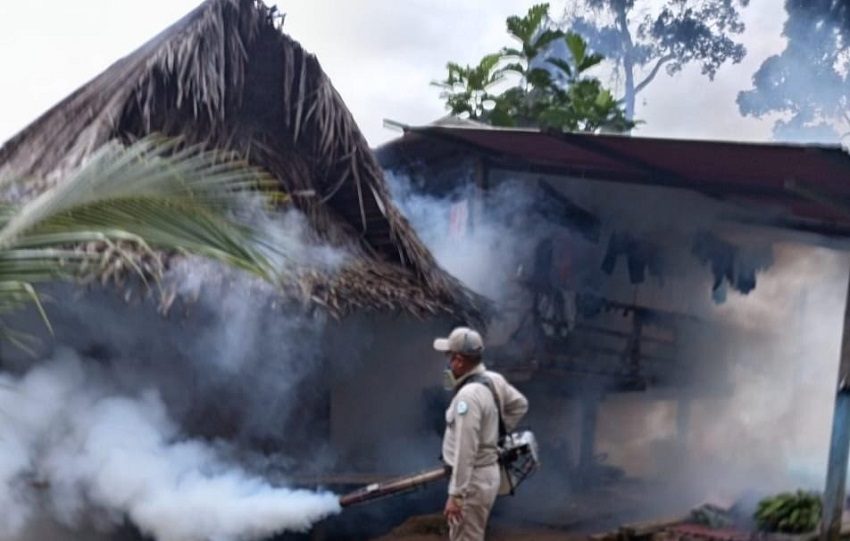 Según cifras oficiales, en la provincia ya se han detectado más de 500 casos de dengue en lo que va del año, de los cuales 58 presentan signos de alarma que requieren vigilancia especial. Foto. Melquíades Vásquez