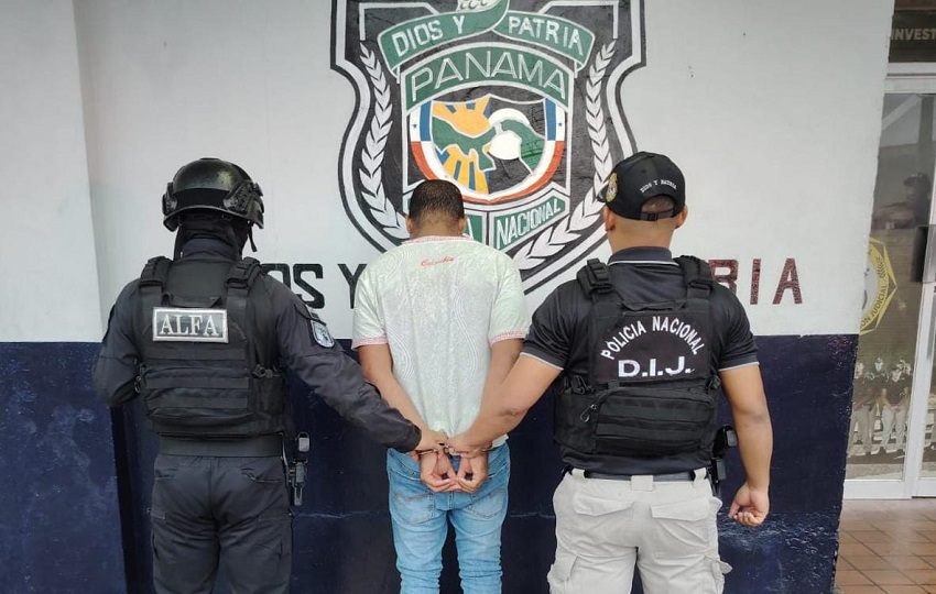 Como parte de la detención del sospechoso, se decomisaron celulares que serán revisados y formarán parte de las evidencias del proceso judicial.