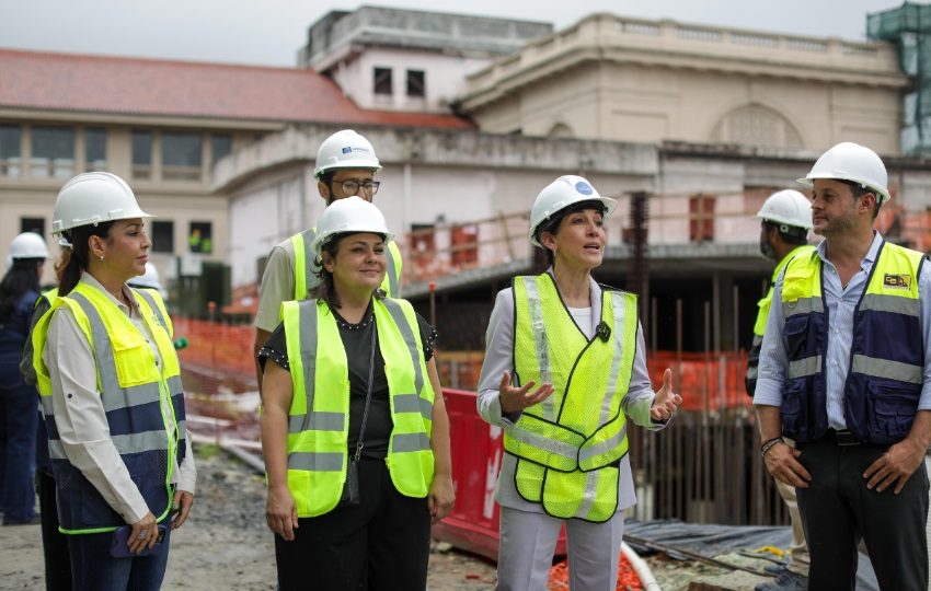 Arianne Benedetti (viceministra de Cultura) y María Eugenia Herrera (ministra de Cultura). Foto: Ministerio de Cultura
