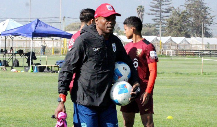 Jorge Dely Valdés, técnico de la Sub-20 de Panamá. Foto: FPF