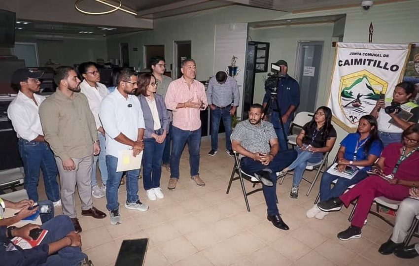 Diputados visitaron la comunidad afectada. Foto: Cortesía AN