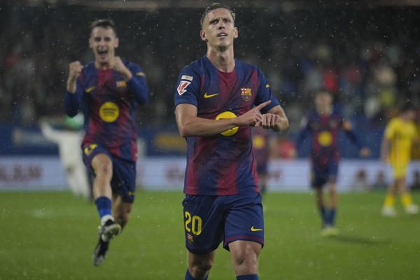 Dani Olmo del Barcelona festeja su gol. Foto: EFE