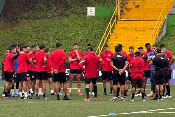 Jugadores del Xelajú en el estadio Cementos Progreso de la Ciudad de Guatemala. Foto: Cortesía