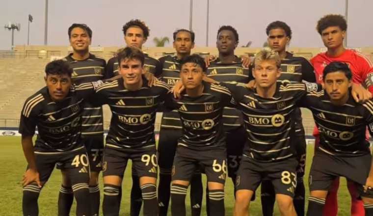 Erick Díaz con el equipo de Los Ángeles. Foto: FPF