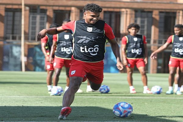 Erick Díaz, durante los entrenamientos del equipo Sub-20. Foto:FPF