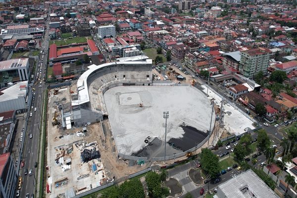 Trabajos en el estadio Mariano Bula en Colón. Pandeportes