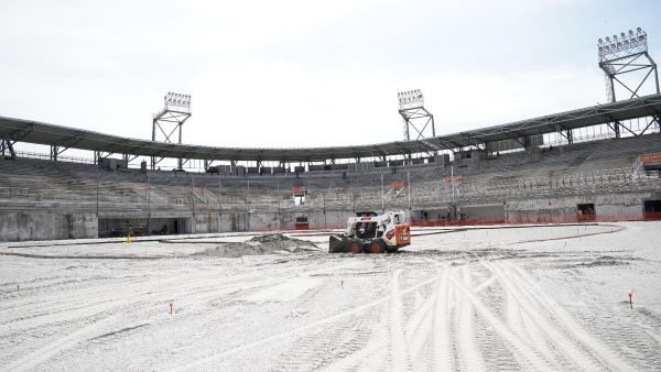 Trabajos en el estadio Mariano Bula en Colón. Pandeportes