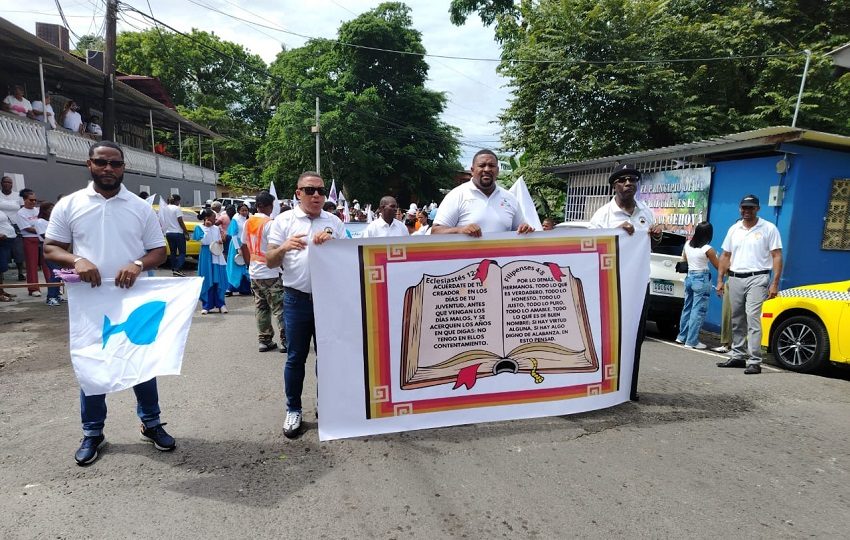 Lucy Alarcón dio que la esperanza para Colón se encuentra en la palabra del “Señor”. Foto. Diómedes Sánchez
