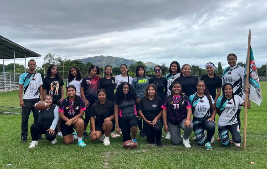 Black Ravens, fundado por Richard Ian Castilla, Yaribeth Sánchez y otra jugadora. Foto: Cortesía