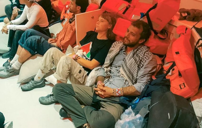 Algunos de los activistas de la Global Sumud Flotilla arrestados, entre ellos Greta Thunberg, están "seguros y en buen estado de salud". Foto: EFE