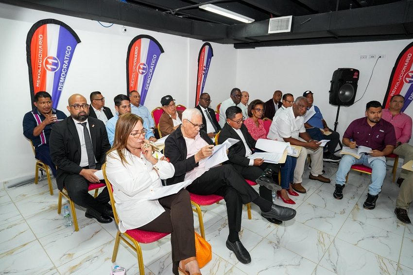 Balbina Herrera (izquierda) lidera la nómina del PRD, que incluye a Meneses. Foto: Cortesía PRD