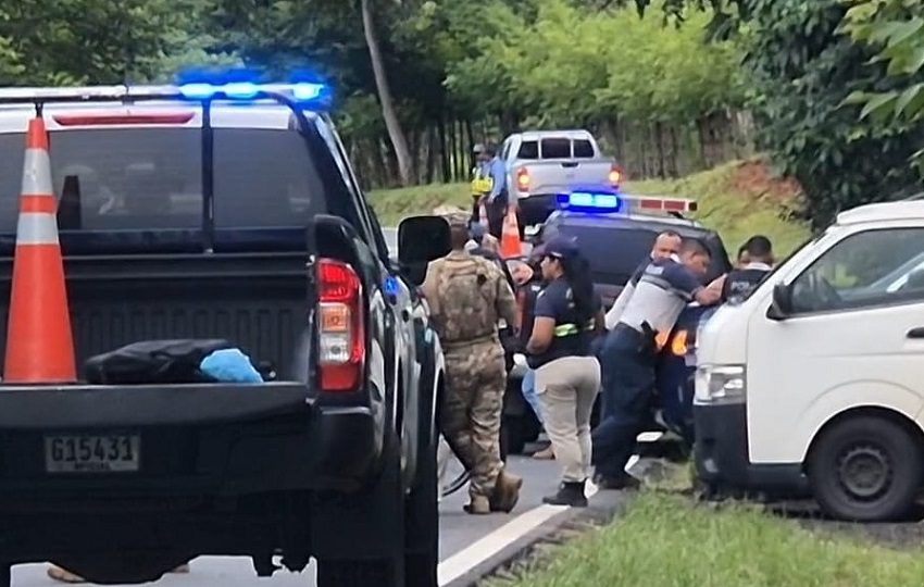 Jesúas Sanjur, en el área conocido como El Cedro, en el distrito de Los Pozos, perdió el control de su bicicleta e impactó contra un objeto fijo, sufriendo un fuerte golpe en la cabeza. Foto. Thays Domínguez