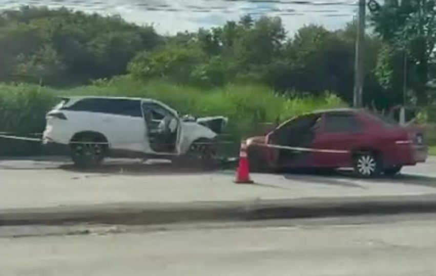 Personal de accidentología del Ministerio Público efectúa las investigaciones por este caso, toda vez que se presume que la conductora del vehículo pick-up conducía en estado etílico.