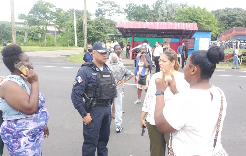 La protesta provocó un descomunal congestionamiento vehicular, afectando a cientos de conductores. Foto. Diómedes Sánchez