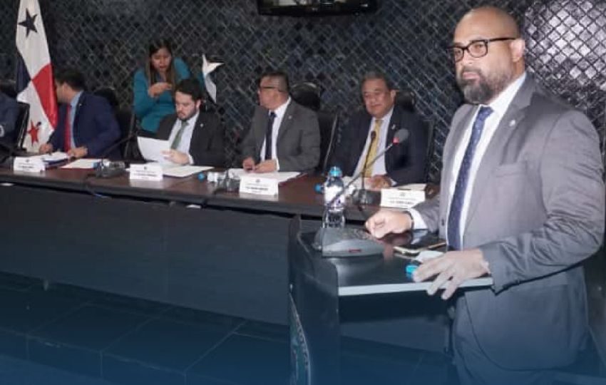 La iniciativa fue presentada por el diputado suplente Benicio Robinson. Foto: Cortesía