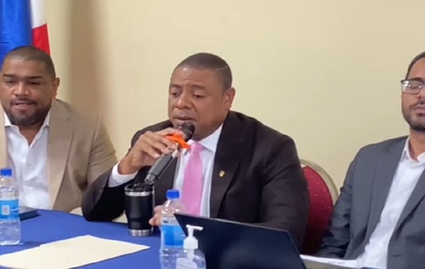 Se espera que los 15 representantes de corregimientos del distrito de Colón analicen la propuesta presentada, en la que no se descarta hagan modificaciones al documento. Foto. Diómedes Sánchez