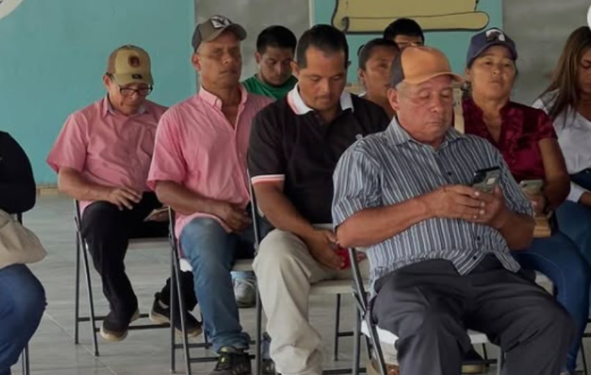 Miembros de las comunidades aledañas a la mina. Foto: @comitecivico_