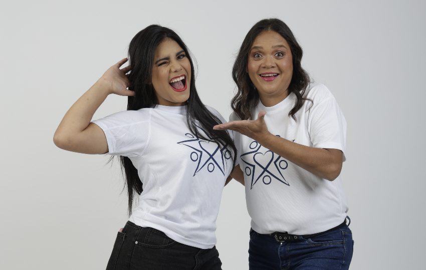 Daniela González y su profesora tutora Eugenia Batista. Foto: Cortesía