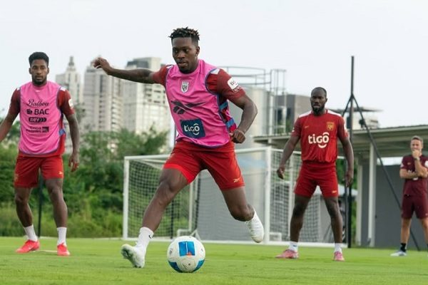 José Luis 'Puma' Rodríguez en los entrenamientos con la selección. Foto: FPF