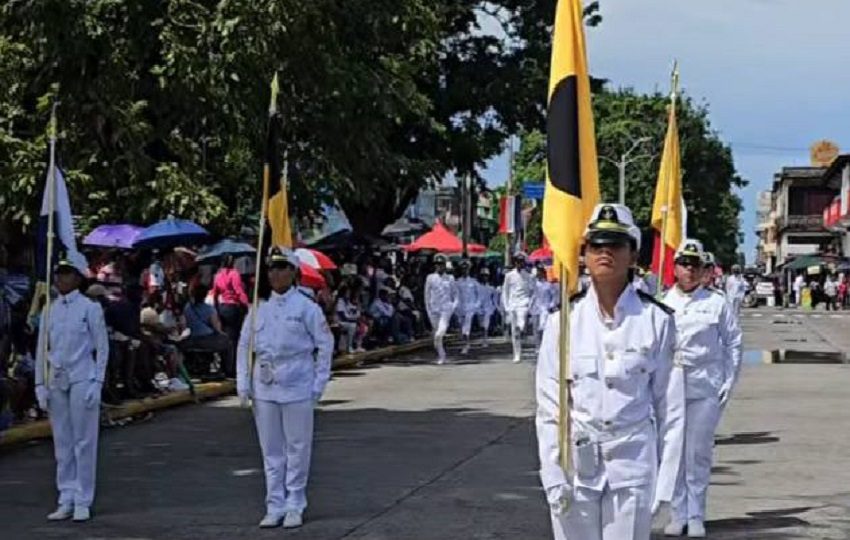Las delegaciones estudiantiles se preparan para los desfiles patrios.