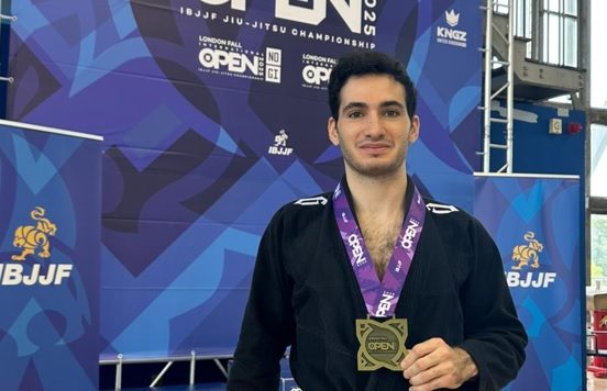 Jorge Calviño Mudarr con la medalla de bronce. Foto: Cortesía.
