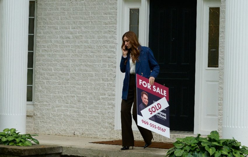 Sarah Levy como Susan Ireland en 'SurrealEstate'. Foto: Cortesía