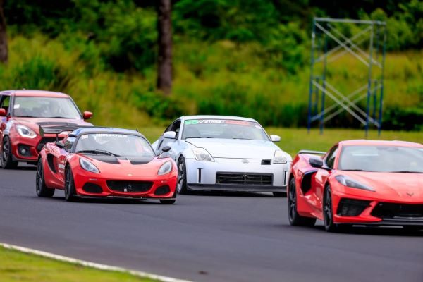 Las carreras de autos en la categoría Street Legal. Foto: Cortesía