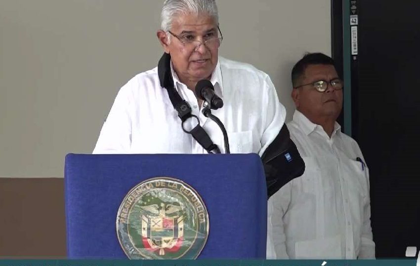 Las declaraciones del mandatario panameño se dieron durante el acto de entrega de la orden de proceder para la construcción de caminos y el proyecto habitacional 19 de Octubre. Foto. Cortesía
