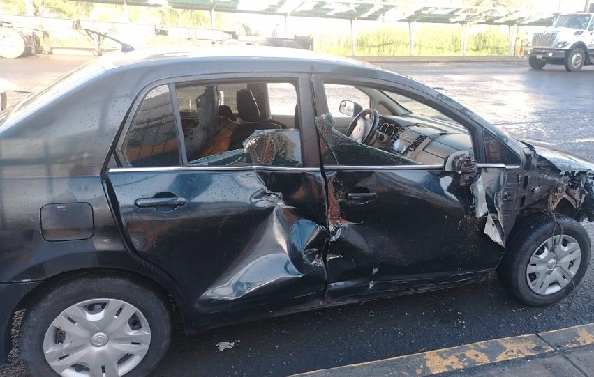 Se detalló que el conductor del vehículo logró salir. Foto. Diómedes Sánchez