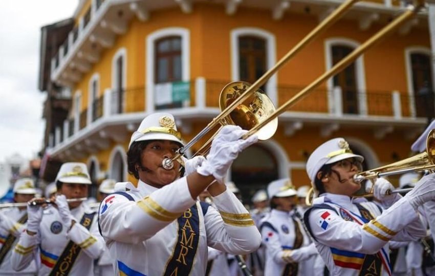 Desfiles patrios en la ruta de la Presidencia de la República. Foto: Archivo