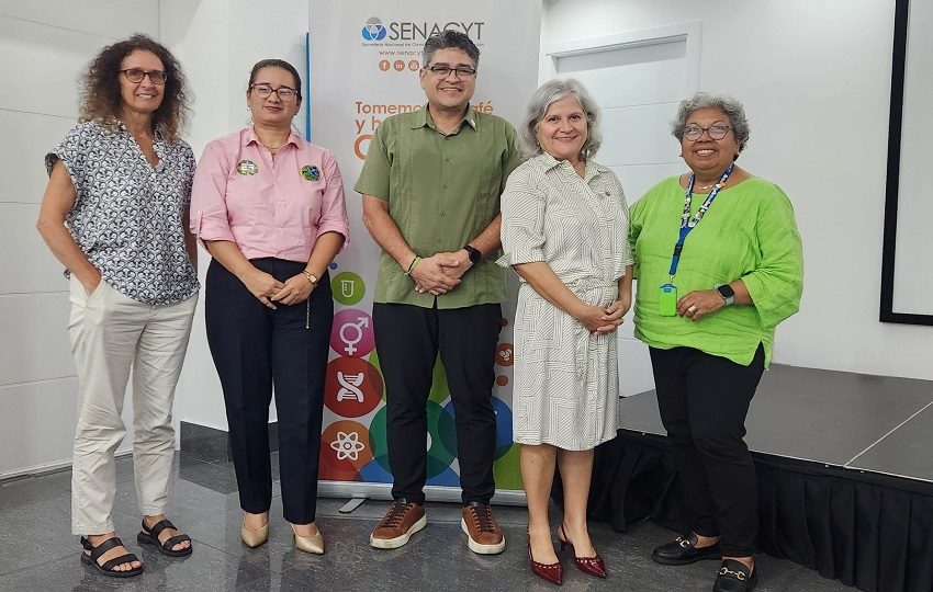 Expertos durante el Café Científico de Senacyt. Foto: Cortesía