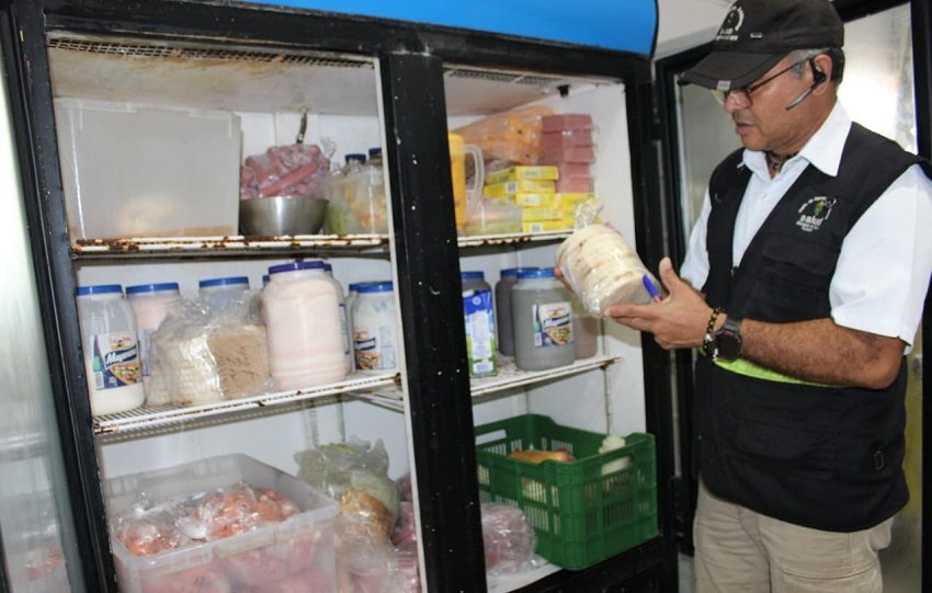 El Ministerio de Salud reitera el llamado a los propietarios de establecimientos de interés sanitario a cumplir con las disposiciones establecidas y mantener la higiene adecuada en sus locales. Foto. Eric Montenegro