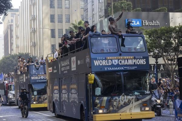 Los Dodgers festejan el bicampeonato en las Grandes Ligas. Foto: EFE