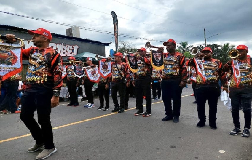 Continúan los desfiles en Colón. Foto: Diomedes Sánchez