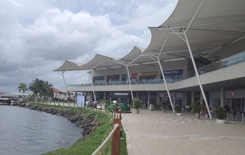 Los turistas pueden aprovechar el Sistema Colón Puerto Libre, que está exento del 7%. Foto. Diómedes Sánchez