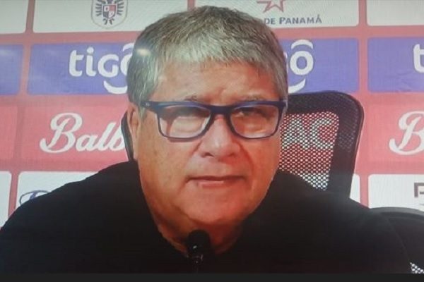 Hernan 'El Bolillo' Gómez, técnico de El Salvador.
