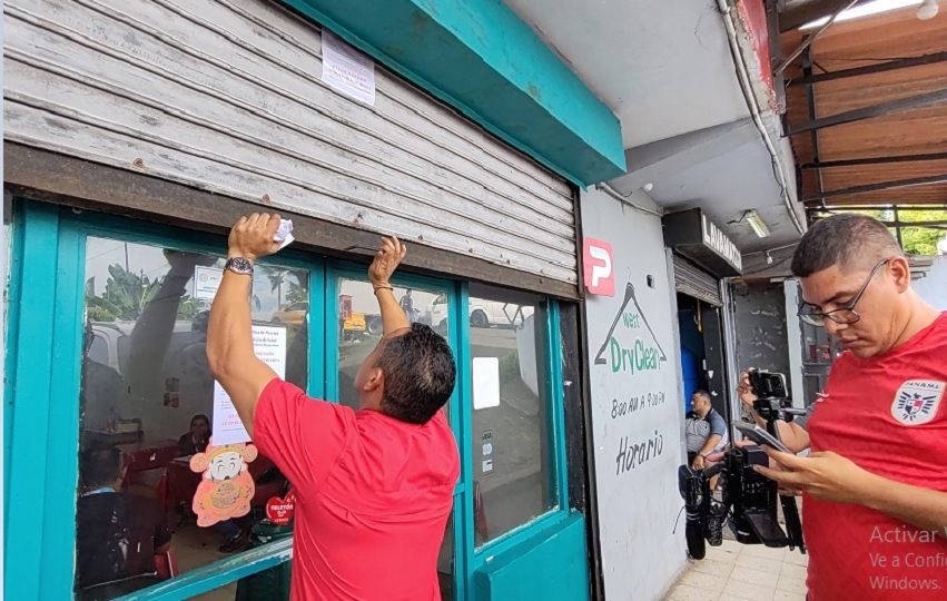 Las autoridades cerraron un restuarante por varias irregularidades. Foto. Eric Montenegro