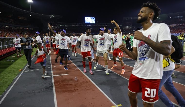 Jugadores de Panamá festejan la clasificación al mundial. Foto: EFE