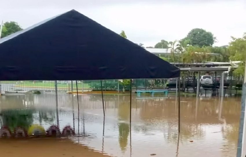 Las instalaciones del Colegio La Salle, en Margaritas inundadas por las fuertes lluvias de las últimas horas.  Foto. Diómedes  Sánchez