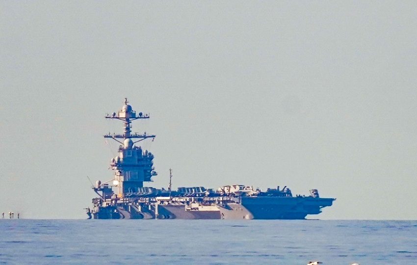 Portaaviones USS Gerald R. Ford entrando en el fiordo de Oslo, en Jeloya (Noruega). EFE/Archivo