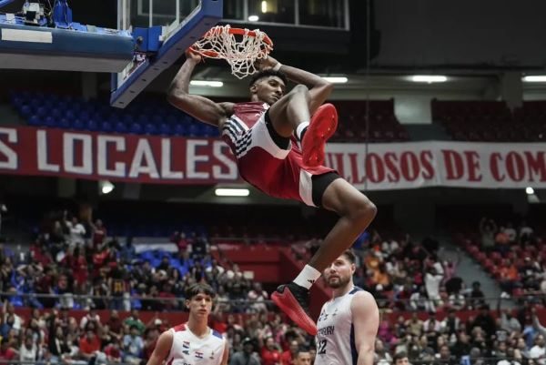 Erick Romero, en un partido contra Uruguay. Foto: Fepaba